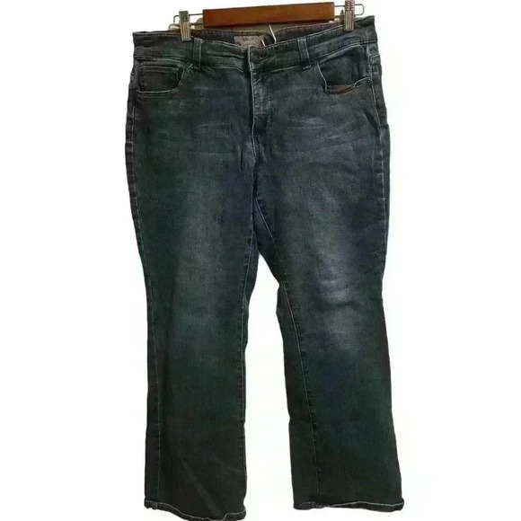 Chico's Denim - P7010 chico's so slimming  medium wash size  1.5 /32in short